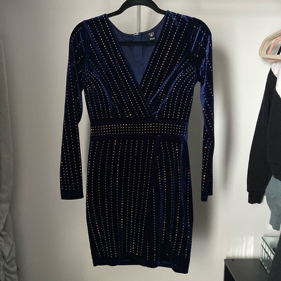 💜30% off sale💜 Windsor | Blue velvet wrap dress - Picture 6 of 8